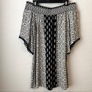 NWOT: Trixxi Black/White Off Shoulder Dress Size: Medium
